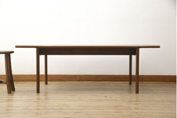 中古　デンマーク家具　Hans J Wegner(ハンス・J・ウェグナー)　GETAMA(ゲタマ)　洗練されたスタイリッシュさが魅力的なセンターテーブル(コーヒーテーブル、リビングテーブル)(R-051650)