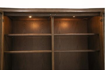 ヴィンテージ家具　ジャパンビンテージ　ナラ材　日田工芸風　凝ったデザインの天板とパーケット柄の扉が魅力の上質なサイドボード(サイドキャビネット、リビングボード、テレビボード、テレビ台、ローボード、収納棚)(R-051656)