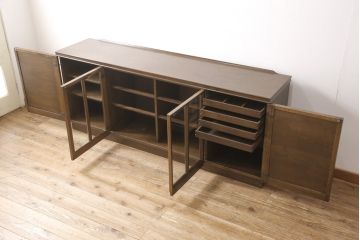 ヴィンテージ家具　ジャパンビンテージ　ナラ材　日田工芸風　凝ったデザインの天板とパーケット柄の扉が魅力の上質なサイドボード(サイドキャビネット、リビングボード、テレビボード、テレビ台、ローボード、収納棚)(R-051656)