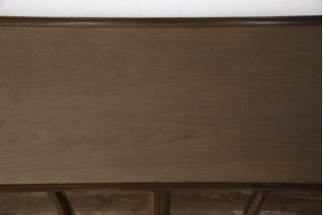 ヴィンテージ家具　ジャパンビンテージ　ナラ材　日田工芸風　凝ったデザインの天板とパーケット柄の扉が魅力の上質なサイドボード(サイドキャビネット、リビングボード、テレビボード、テレビ台、ローボード、収納棚)(R-051656)