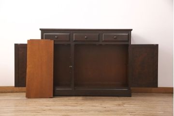 中古　北海道民芸家具　天板リメイク　和・洋どちらの空間にも合わせやすいサイドボード(キャビネット、収納棚、戸棚、サイドキャビネット)(R-051658)