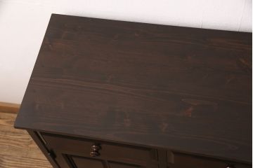 中古　北海道民芸家具　天板リメイク　和・洋どちらの空間にも合わせやすいサイドボード(キャビネット、収納棚、戸棚、サイドキャビネット)(R-051658)
