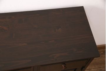 中古　北海道民芸家具　天板リメイク　和・洋どちらの空間にも合わせやすいサイドボード(キャビネット、収納棚、戸棚、サイドキャビネット)(R-051658)