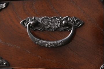 中古　美品　国産民芸家具　内部総桐材　飾り金具の意匠が美しい衣装箪笥(和タンス、チェスト、引き出し)(R-051663)