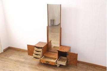 中古　岩谷堂箪笥　上質な空間づくりにおすすめ!くっきりした木目が目を惹く鏡台(姿見、ミラー、ドレッサー)(R-051664)