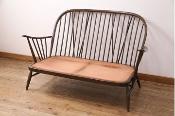 ヴィンテージ家具　ERCOL(アーコール)　艶やかなカラーが目を引くスツール(オットマン)付きビンテージ二人掛けソファ(アームソファ)(R-051667)