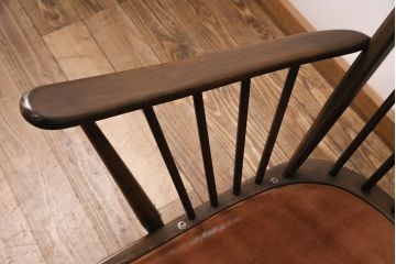 ヴィンテージ家具　ERCOL(アーコール)　艶やかなカラーが目を引くスツール(オットマン)付きビンテージ二人掛けソファ(アームソファ)(R-051667)