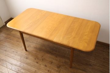 中古　美品　横浜クラシック家具　ダニエル(Daniel)　木の温もりを感じられる伸張式ダイニングテーブル(エクステンションテーブル、4人掛け、6人掛け)(R-051670)