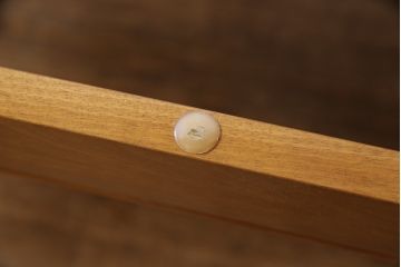 中古　美品　横浜クラシック家具　ダニエル(Daniel)　木の温もりを感じられる伸張式ダイニングテーブル(エクステンションテーブル、4人掛け、6人掛け)(R-051670)