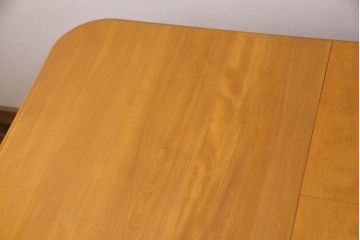 中古　美品　横浜クラシック家具　ダニエル(Daniel)　木の温もりを感じられる伸張式ダイニングテーブル(エクステンションテーブル、4人掛け、6人掛け)(R-051670)