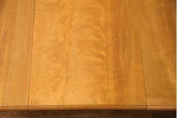 中古　美品　横浜クラシック家具　ダニエル(Daniel)　木の温もりを感じられる伸張式ダイニングテーブル(エクステンションテーブル、4人掛け、6人掛け)(R-051670)