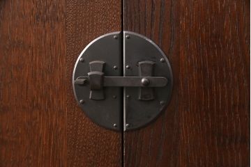 中古　松本民芸家具　希少!風情ある和モダンの空間づくりに活躍するD型朝鮮棚(タモ、ラッカー)(茶棚、サイドキャビネット、収納棚、飾り棚)(定価約140万円)(R-051671)