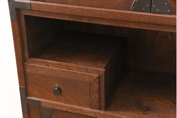 中古　松本民芸家具　希少!風情ある和モダンの空間づくりに活躍するD型朝鮮棚(タモ、ラッカー)(茶棚、サイドキャビネット、収納棚、飾り棚)(定価約140万円)(R-051671)