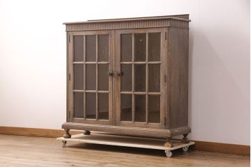 和製ヴィンテージ　神戸洋家具　西洋風のクラシカルな佇まいがお洒落なナラ材製キャビネット(サイドボード、ブックケース、収納棚)(R-051674)