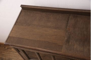 和製ヴィンテージ　神戸洋家具　西洋風のクラシカルな佇まいがお洒落なナラ材製キャビネット(サイドボード、ブックケース、収納棚)(R-051674)