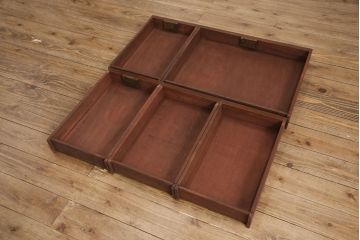 ヨーロッパヴィンテージ　スペイン家具　真鍮の飾り金具が個性あふれる、マホガニー材のレザートップデスク(机、在宅ワーク、在宅用テーブル)(R-051677)