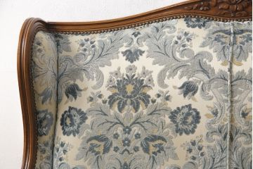 フランスアンティーク　くすみがかったブルーの花柄ファブリックと彫刻が素敵なラブソファ(2人掛けソファ、2P、アームソファ)(R-051678)
