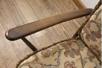 ヴィンテージ家具　ERCOL(アーコール)　ボタニカル柄のファブリックがおしゃれな2人掛けソファ(2シーター、アームソファ、ラブソファ、2P、ビンテージ)(R-051679)