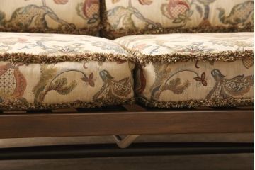 ヴィンテージ家具　ERCOL(アーコール)　ボタニカル柄のファブリックがおしゃれな2人掛けソファ(2シーター、アームソファ、ラブソファ、2P、ビンテージ)(R-051679)