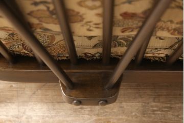ヴィンテージ家具　ERCOL(アーコール)　ボタニカル柄のファブリックがおしゃれな2人掛けソファ(2シーター、アームソファ、ラブソファ、2P、ビンテージ)(R-051679)