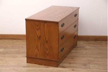 中古　美品　三越百貨店取扱い　手作り国産家具　民芸家具　栗材の明るい色合いとくっきりとした木目が魅力の民芸箪笥(チェスト、引き出し、サイドチェスト、ローボード)(R-051682)