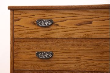 中古　美品　三越百貨店取扱い　手作り国産家具　民芸家具　栗材の明るい色合いとくっきりとした木目が魅力の民芸箪笥(チェスト、引き出し、サイドチェスト、ローボード)(R-051682)