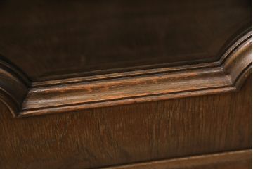 中古　美品　神戸洋家具　永田良介商店　ナラ材　ガラス天板付きの小振りなサイドボード(キャビネット、収納棚、戸棚)(R-051683)