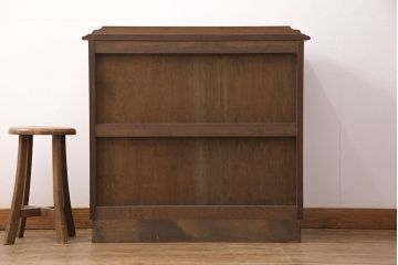 中古　美品　神戸洋家具　永田良介商店　ナラ材　ガラス天板付きの小振りなサイドボード(キャビネット、収納棚、戸棚)(R-051683)