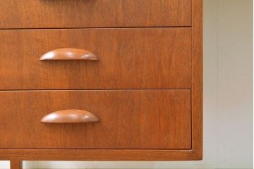 ビンテージ家具　デンマーク　チーク材　北欧スタイルの空間づくりにおすすめのデスク&チェアセット(ワークデスク、片袖机、椅子、ヴィンテージ)(R-051687)