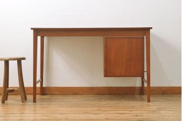 ビンテージ家具　デンマーク　チーク材　北欧スタイルの空間づくりにおすすめのデスク&チェアセット(ワークデスク、片袖机、椅子、ヴィンテージ)(R-051687)