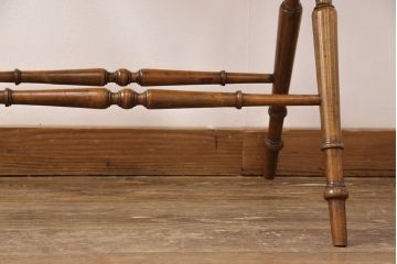 ベルギーアンティーク　希少!挽き物細工が美しい折り畳みテーブルと可愛らしいチェアのセット(デスク、机、椅子、イス)(R-051688)