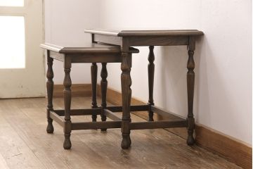 中古　美品　神戸洋家具・永田良介商店　クラシカルな雰囲気漂うネストテーブル(サイドテーブル、飾り台)(R-051690)