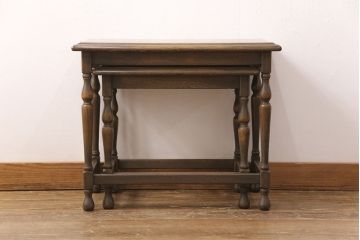 中古　美品　神戸洋家具・永田良介商店　クラシカルな雰囲気漂うネストテーブル(サイドテーブル、飾り台)(R-051690)