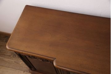 中古　DREXEL HERITAGE(ドレクセルヘリテイジ)　気品溢れる佇まいが魅力的なマホガニー材製サイドボード(リビングボード、収納棚、戸棚)(R-051691)