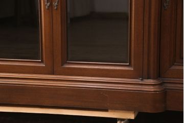 中古　DREXEL HERITAGE(ドレクセルヘリテイジ)　気品溢れる佇まいが魅力的なマホガニー材製サイドボード(リビングボード、収納棚、戸棚)(R-051691)