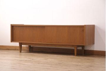 中古　karf(カーフ)オリジナル　北欧ビンテージ風家具　チーク材　2wayが嬉しい!ナチュラルスタイルにもモダンスタイルにもなるローボード(テレビ台、テレビボード、リビングボード、収納棚、ヴィンテージ風)(R-051692)