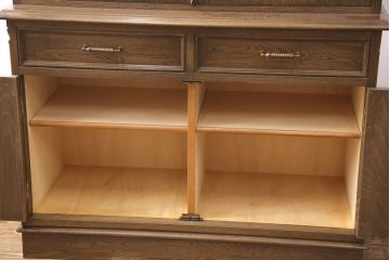 中古　美品　神戸洋家具　永田良介商店　気品あるクラシカルなデザインが素敵なキャビネット(食器棚、収納棚)(R-051694)