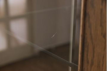 中古　美品　神戸洋家具　永田良介商店　気品あるクラシカルなデザインが素敵なキャビネット(食器棚、収納棚)(R-051694)