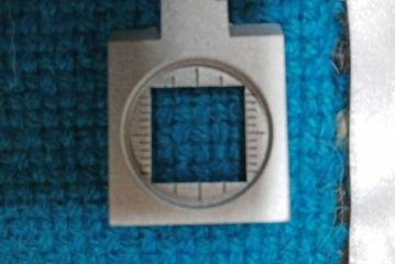 中古　高級品　マハラム社取り扱い　オランダ・ダンスキナ社製　ブルーカラーが空間のアクセントになるウールラグ(敷物)(定価約45万円)(R-051695)