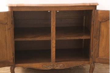 フランスビンテージ　オーク材　細部の凝ったデザインが目を惹くキャビネット(サイドボード、収納棚、戸棚、ヴィンテージ)(R-051697)