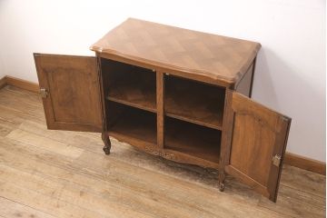フランスビンテージ　オーク材　細部の凝ったデザインが目を惹くキャビネット(サイドボード、収納棚、戸棚、ヴィンテージ)(R-051697)