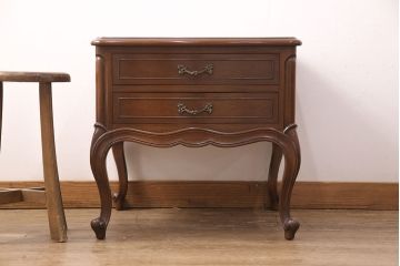 中古　美品　DREXEL HERITAGE(ドレクセルヘリテイジ)　Touraine(ツーレイン)　マホガニー材　エレガントな佇まいが魅力のサイドテーブル(ナイトテーブル、エンドテーブル)(R-051699)