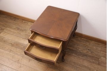 中古　美品　DREXEL HERITAGE(ドレクセルヘリテイジ)　Touraine(ツーレイン)　マホガニー材　エレガントな佇まいが魅力のサイドテーブル(ナイトテーブル、エンドテーブル)(R-051699)