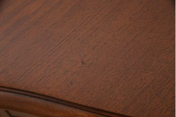 中古　美品　DREXEL HERITAGE(ドレクセルヘリテイジ)　Touraine(ツーレイン)　マホガニー材　エレガントな佇まいが魅力のサイドテーブル(ナイトテーブル、エンドテーブル)(R-051699)