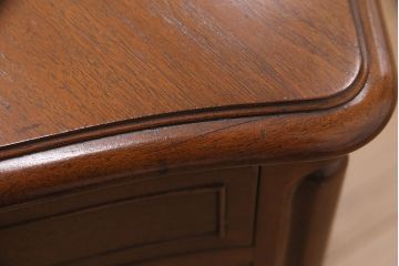 中古　美品　DREXEL HERITAGE(ドレクセルヘリテイジ)　Touraine(ツーレイン)　マホガニー材　エレガントな佇まいが魅力のサイドテーブル(ナイトテーブル、エンドテーブル)(R-051699)