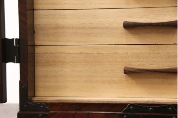 和製ビンテージ　民芸家具　立派な金具が目を惹く小箪笥(小引き出し、小抽斗、小物収納、卓上収納、ヴィンテージ)(R-051706)