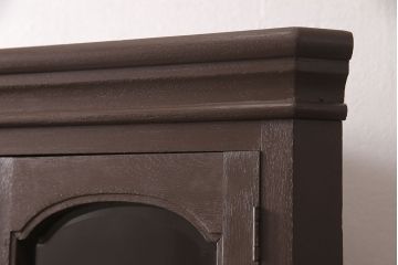 和製アンティーク　ナラ材　ペイント　落ち着きのある佇まいが魅力的なコーナーキャビネット(収納棚、戸棚)(R-051707)