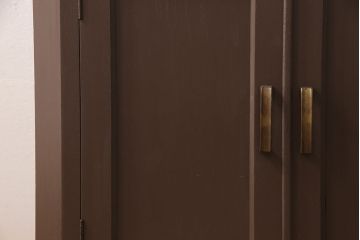 和製アンティーク　ナラ材　ペイント　落ち着きのある佇まいが魅力的なコーナーキャビネット(収納棚、戸棚)(R-051707)