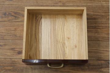 中古　美品　輪島塗り　芳山銘　草花の蒔絵が雅やかな飾り棚(茶棚、収納棚、戸棚)(R-051710)