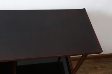 中古　美品　輪島塗り　芳山銘　草花の蒔絵が雅やかな飾り棚(茶棚、収納棚、戸棚)(R-051710)